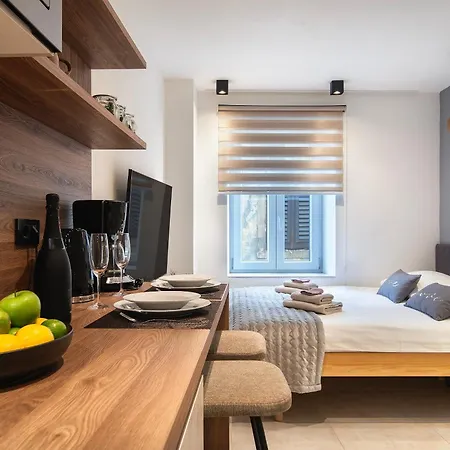 Arta Center - With Private Parking Pola