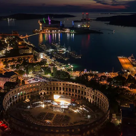 Apartman Arta Center - With Private Parking