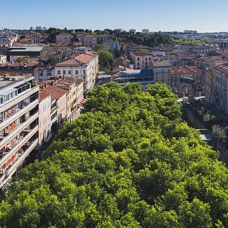 Arta Center - With Private Parking Appartamento Pola